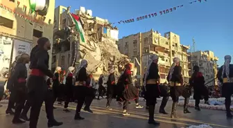 Gazze'de 54 çift savaşın gölgesinde dünya evine girdi