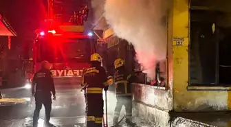 Erzincan'da Yangın: İş Yerine Kepenkler Kırılarak Müdahale Edildi