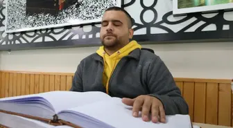Görme Engelli Abdulkadir Akdağ, Kur'an Öğretmenliği Yapıyor