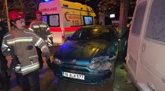 İnegöl'de park halindeki araçlara çarpan otomobil sürücüsü yaralandı