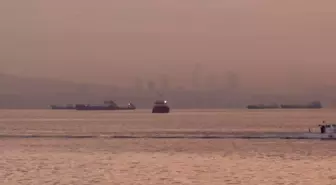 İstanbul Boğazı'nda Gemi Trafiği Sis Nedeniyle Askıya Alındı