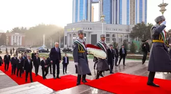 TBMM Başkanı Numan Kurtulmuş, Tacikistan'da İsmail Somoni Anıtı'na Çelenk Sundı