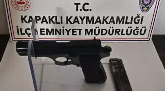 Kapaklı'da Üst Aramasında İki Ruhsatsız Tabanca Ele Geçirildi