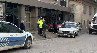 Tokat'ta 'dur' ihtarına uymayan otomobilin çarptığı jandarma personeli yaralandı