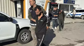 Adana merkezli göçmen kaçakçılığı operasyonunda yakalanan 4 zanlı tutuklandı