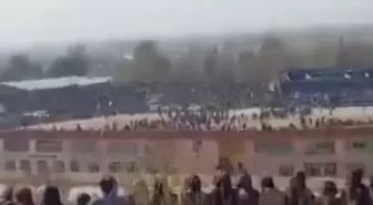 Afganistan'da 13 yaşındaki çocuk, ailesinin katilini binlerce kişinin önünde infaz etti