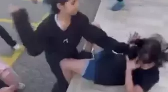 Akranları, kız öğrenciyi tekme- yumruk dövüp saçından sürükledi; o anlar kamerada