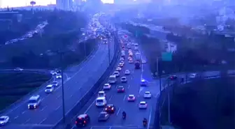 Bağcılar TEM Otoyolu'nda zincirleme kaza meydana geldi