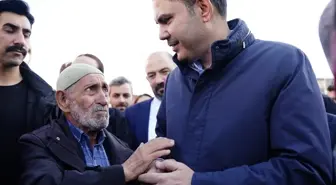 Bakan Kurum, Kahramanmaraş'ta depremzede çiftin evine konuk oldu