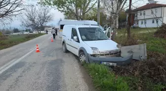 Bursa'da servis aracı ile hafif ticari aracın çarpışması sonucu 11 kişi yaralandı