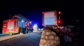 Çanakkale'de devrilen tırdaki 2 kişi yaralandı