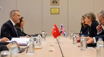 Dışişleri Bakanı Fidan, İngiltere Dışişleri Bakanı Cooper ile Brüksel'de görüştü