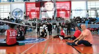 Karaman'da 3 Aralık Dünya Engelliler Günü'nde protokol voleybol oynadı
