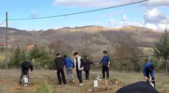 Kavak'ta doğa için fidan, eğitim için kitap desteği