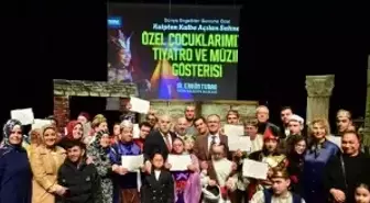 Özel çocuklardan tiyatro ve müzik gösterisi