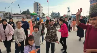 Özel gereksinimli öğrencileriyle güne özel klip hazırladı