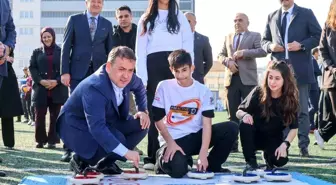 Vali Sözer, özel çocuklarla oyun oynadı