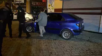 Alkolün etkisi ile araçta sızdı, vatandaşlar hayatından endişe etti