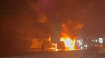 Arnavutköy'de İETT otobüsü alev alev yandı -1