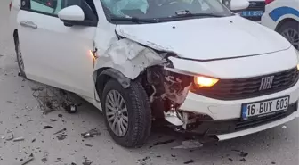 Bursa'da otomobille motosikletin çarpıştığı kazada 1 kişi öldü, 1 kişi yaralandı