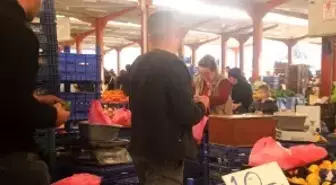 Çanakkale'nin meşhur domatesi tezgahlarda 40 liradan 10 liraya kadar düştü