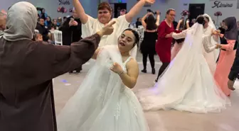 Down sendromlu 7 genç kız, temsili düğünde gelinlik giydi
