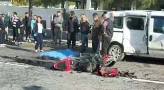 Hafif ticari araçla motosiklet çarpıştı: 1 ölü, 1 ağır yaralı