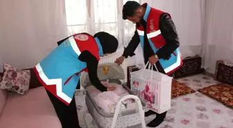 Karlıova'da yeni doğan bebeklere 'hoş geldin' hediyesi