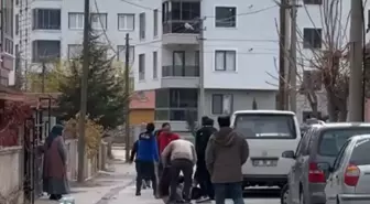 Kayınpederinin ağır yaraladığı damat, göğsündeki bıçakla hastaneye kaldırıldı