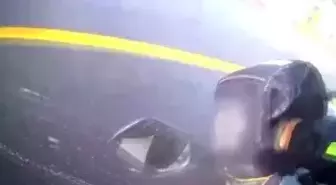 Kazayı burnu kanamadan atlatan motosikletlinin yardımına koşan sürücü yürekleri ısıttı