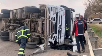 Mardin'de devrilen akaryakıt yüklü tırın sürücüsü yaralandı