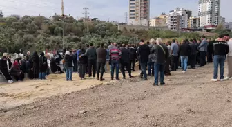 Mersin'de komşusu tarafından öldürülen anne ve oğlu yan yana defnedildi