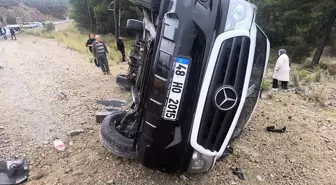 Muğla'da yolcu minibüsü devrildi: 3 yaralı