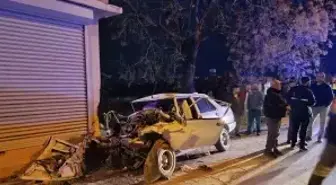 Otomobil konteynere, kamyonete ve evin duvarına çarptı: 1 ölü, 1 yaralı