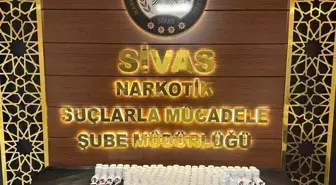 Sivas'ta gerçekleşen narkotik operasyonda 8 bin sentetik ecza ele geçirildi.