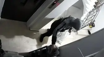 Sultangazi'de ayakkabı hırsızlığı: Onlarca çift ayakkabı çaldılar