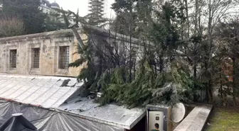 Tarihi Sultanahmet Camisinin altındaki çarşıda yangın çıktı