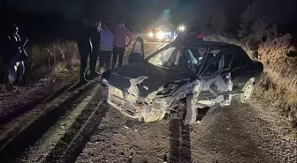 Uşak'ta traktörle çarpışan otomobildeki 3 kişi yaralandı