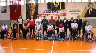 Amasya'da protokolle dostluk maçında kazanan 'engelli bireyler' oldu