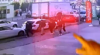 Beylikdüzü'nde okul çıkışında dehşeti yaşadılar: Ters yönden gelen scooter, kadına ve çocuğa çarptı; o anlar kamerada