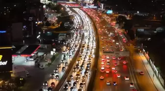 İstanbul'da trafik yoğunluğu yüzde 90'a ulaştı / Metin eklendi