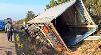 Kırıkkale'de tır devrildi: 5 büyükbaş hayvan telef oldu