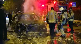 Küçükçekmece'de seyir halindeyken alev alan otomobil kullanılamaz hale geldi