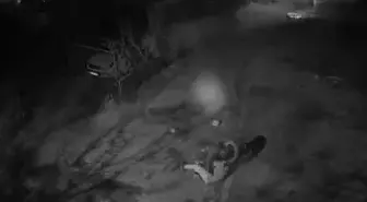 Motosikletli şüpheliler altın dolu çantayı gasbetti; o anlar kamerada