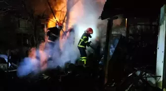 Sakarya'da tek katlı ev yandı