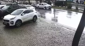 Bodrum'da el freni unutulan araç başka bir araçla çarpıştı