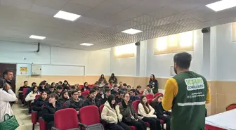 Tokat'ta Yeşilay tarafından lise öğlencilerine teknoloji ve farkındalık eğitimi verildi