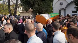 Yüksekten düşerek ölen avukat Selda Özkan son yolculuğuna uğurlandı