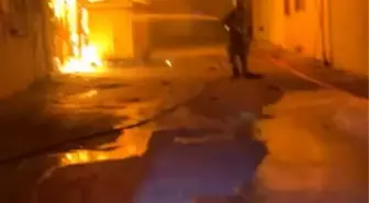 Bursa'da Depo Yangını Bitişikteki Binaya Sıçradı