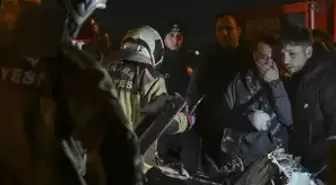 Kazayı gören dondu kaldı! Otomobil tırın altına girdi: 2 ölü, 1 ağır yaralı